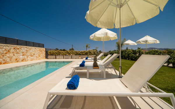 Aelia: Garden, Outdoor, Pool