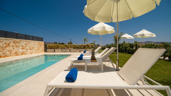 Aelia: Garden, Outdoor, Pool