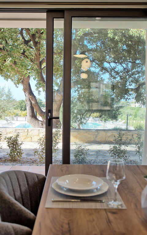 Iris: Dining Room, Living Room