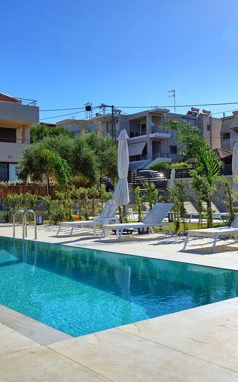 Iris: Building Exterior, Outdoor, Pool