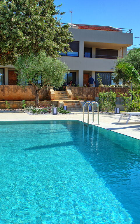 Iris: Building Exterior, Outdoor, Pool