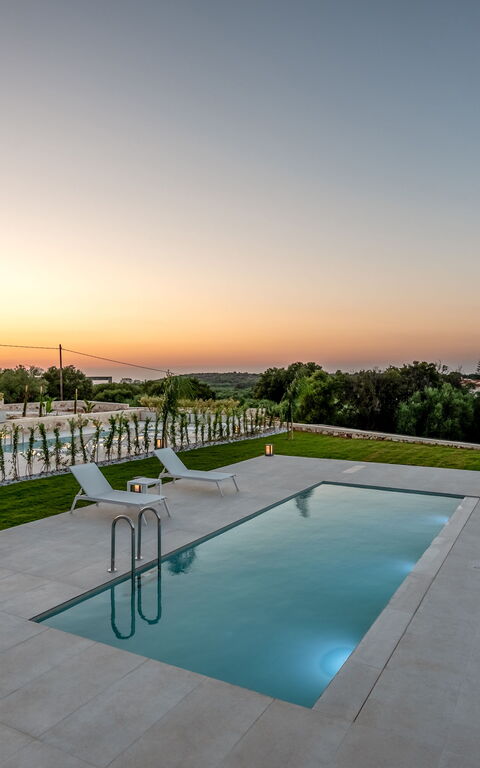 Iris: Building Exterior, Outdoor, Pool