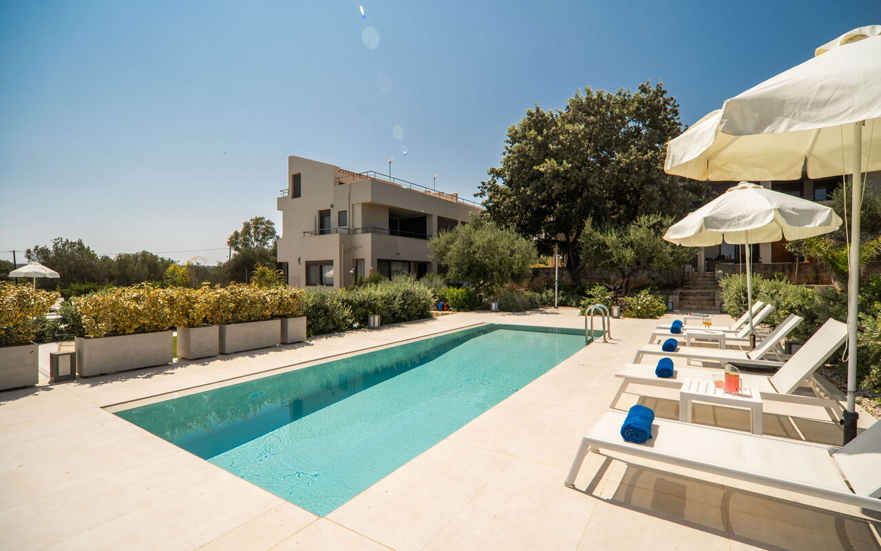 Iris: Garden, Outdoor, Pool