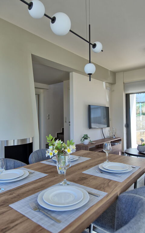 Phaedra: Dining Room, Living Room