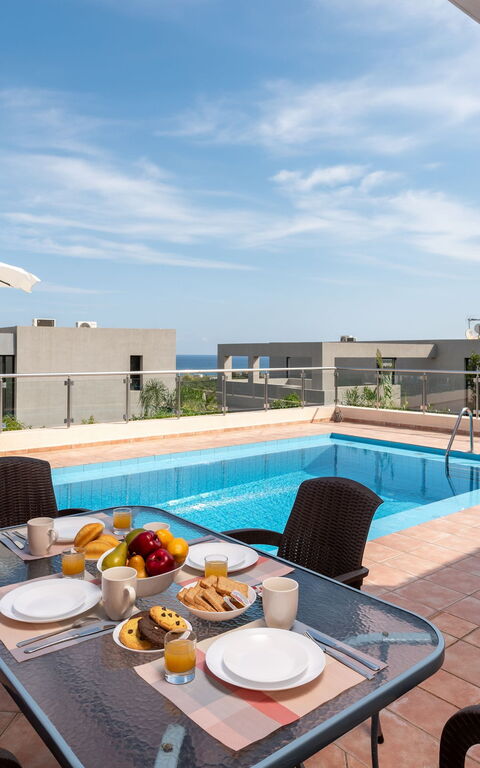 Villa Flora: Balcony / Terrace / Patio, Building Exterior, Outdoor, Pool, Scenic View