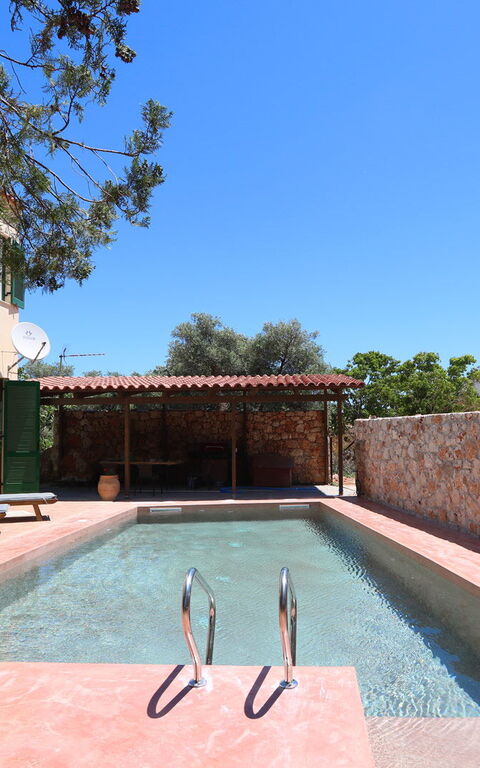 Villa Giani: Building Exterior, Pool