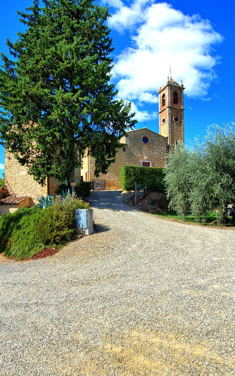 Montauto: Building Exterior