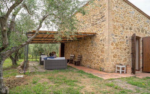 Accommodation Capanna: Building Exterior, Garden