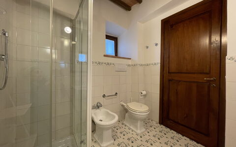 Accommodation Carro: Bathroom