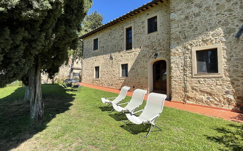 Accommodation Carro: Building Exterior, Garden, Main Entrance, Outdoor, Scenic View