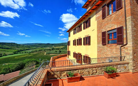Accommodation Villa: Balcony / Terrace / Patio, Building Exterior, Scenic View