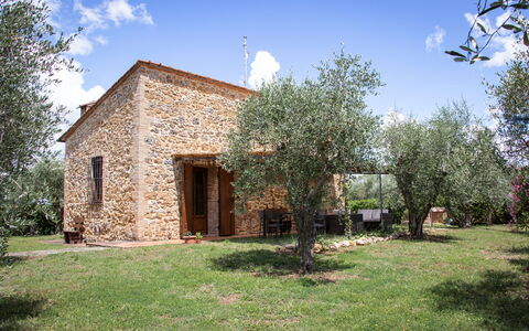 Accommodation Capanna: Building Exterior, Garden