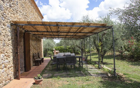 Accommodation Capanna: Building Exterior, Garden
