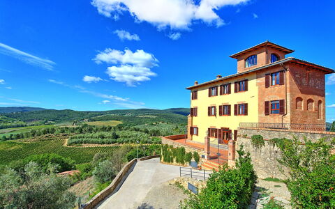 Accommodation Villa: Building Exterior, Garden