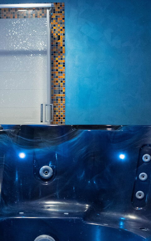 Villa Vincenzo: Bathroom, Hot Tub