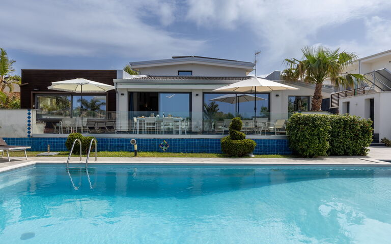 Villa Vincenzo: Building Exterior, Outdoor, Pool