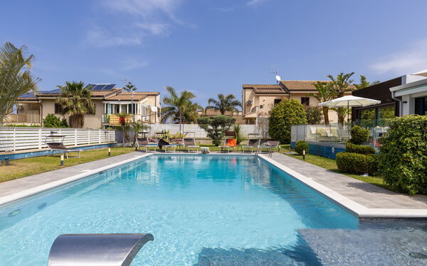 Villa Vincenzo: Building Exterior, Outdoor, Pool