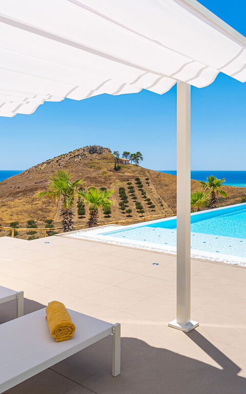 Villa Domizia: Pool, Scenic View