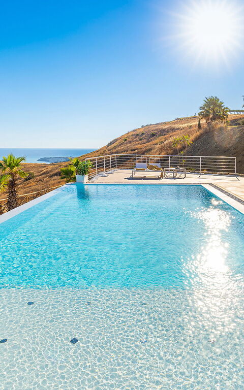 Villa Domizia: Pool, Scenic View