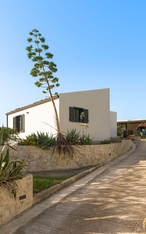 Casa Tancredi: Building Exterior, Garden