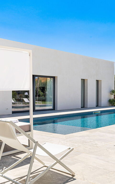 Villa Bonita: Building Exterior, Garden, Pool