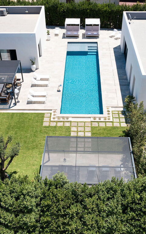 Villa Bonita: Building Exterior, Garden, Pool