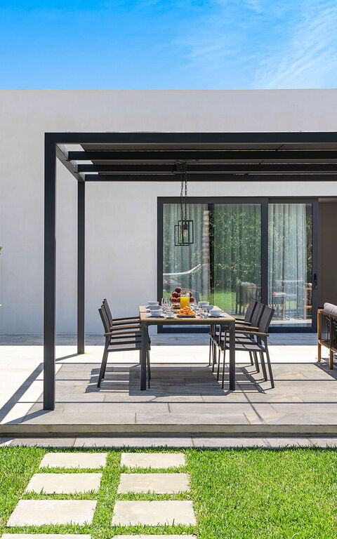 Villa Bonita: Balcony / Terrace / Patio, Building Exterior, Garden, Outdoor