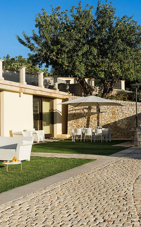 Villa Corte Dorata: Building Exterior, Garden, Outdoor