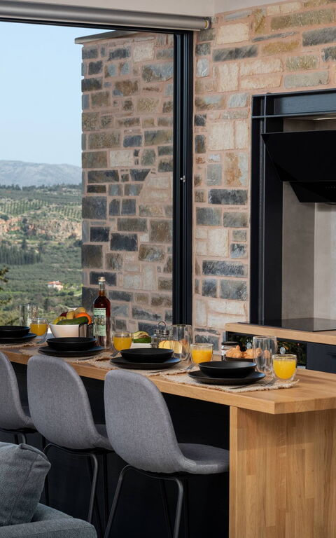 Villa Kallos: Dining Room, Kitchen, Living Room