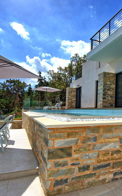 Villa Kallos: Building Exterior