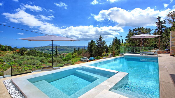 Villa Kallos: Pool, Scenic View