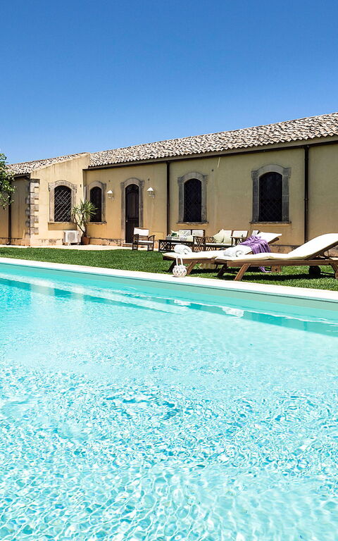 Don Salvatore: Building Exterior, Garden, Pool