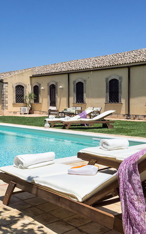 Don Salvatore: Building Exterior, Garden, Pool