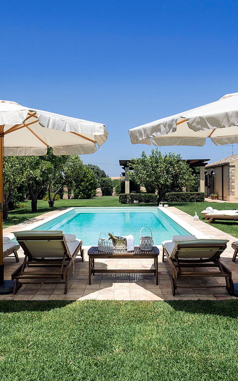 Don Salvatore: Building Exterior, Garden, Pool