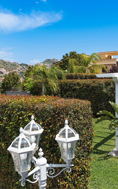 Villa Giutitta: Building Exterior, Garden