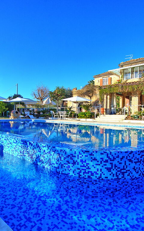 Villa Vittoria: Outdoor, Pool