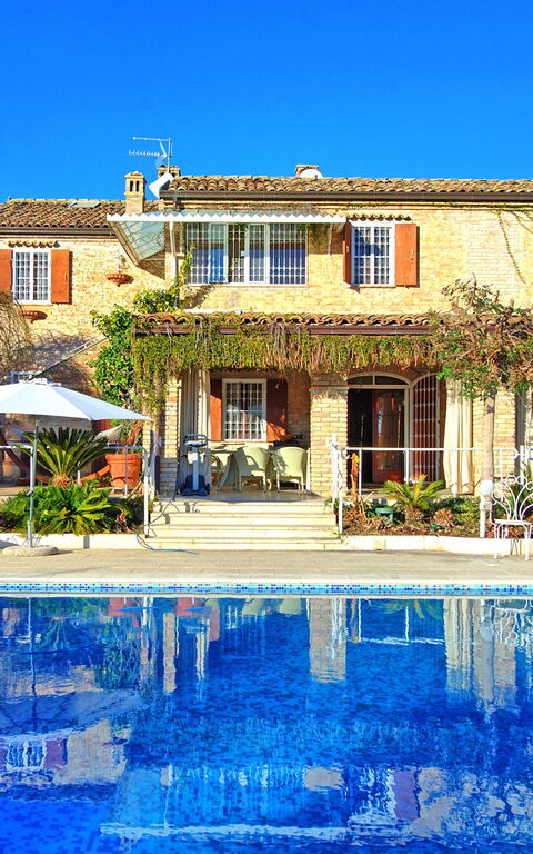 Villa Vittoria: Outdoor, Pool