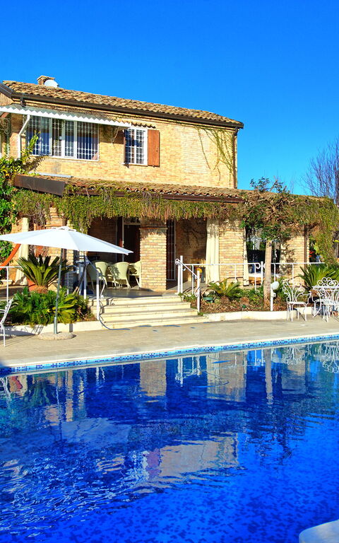 Villa Vittoria: Outdoor, Pool