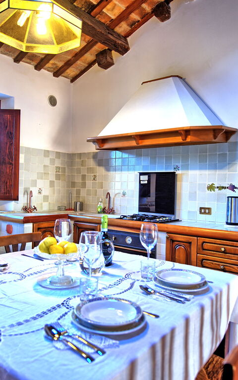 Villa Vittoria: Dining Room, Kitchen