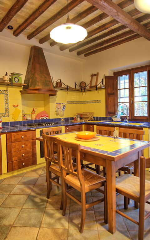 Villa Vittoria: Dining Room, Kitchen