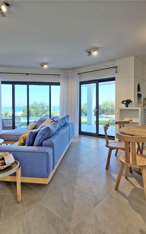 Villa Acropolitana: Kitchen, Living Room