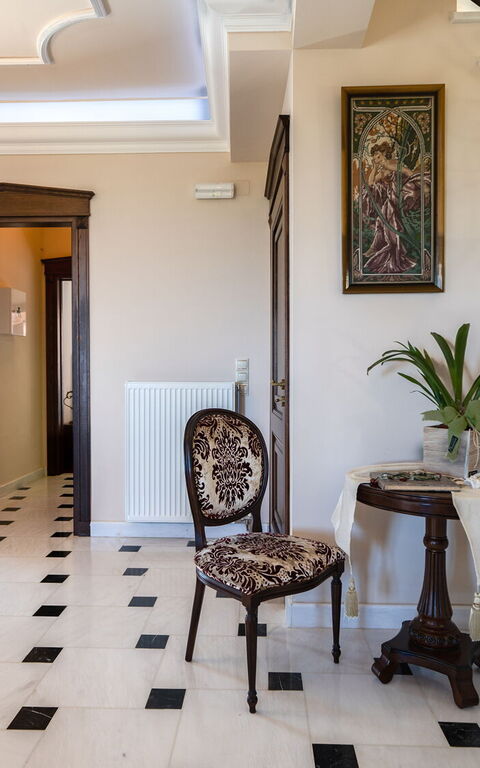 Iro Royal Villa: Living Room