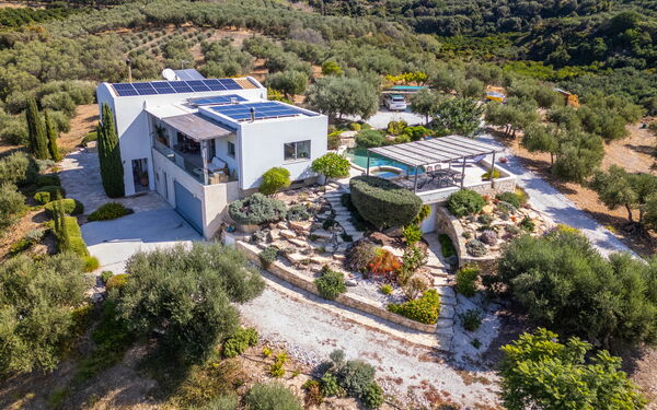 Villa Lucy: Building Exterior, Outdoor