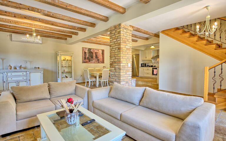 Villa Angie: Living Room