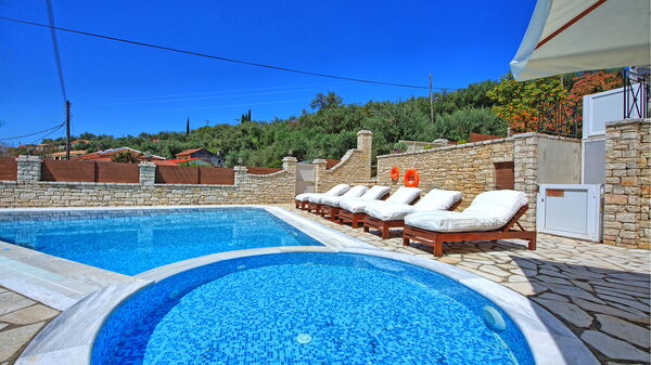 Villa Angie: Outdoor, Pool