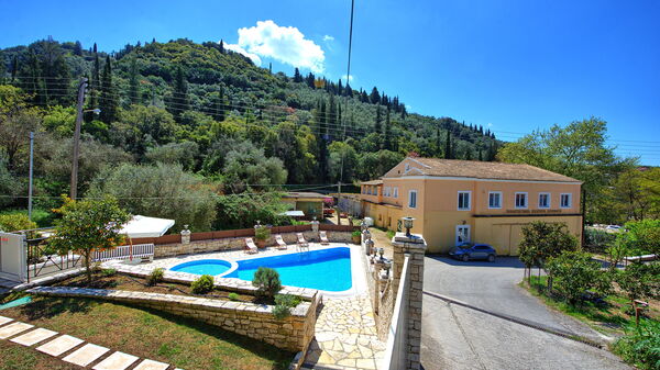 Villa Angie: Outdoor, Pool