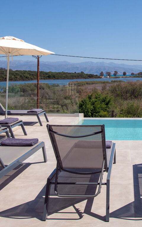 Villa Otter: Outdoor, Pool