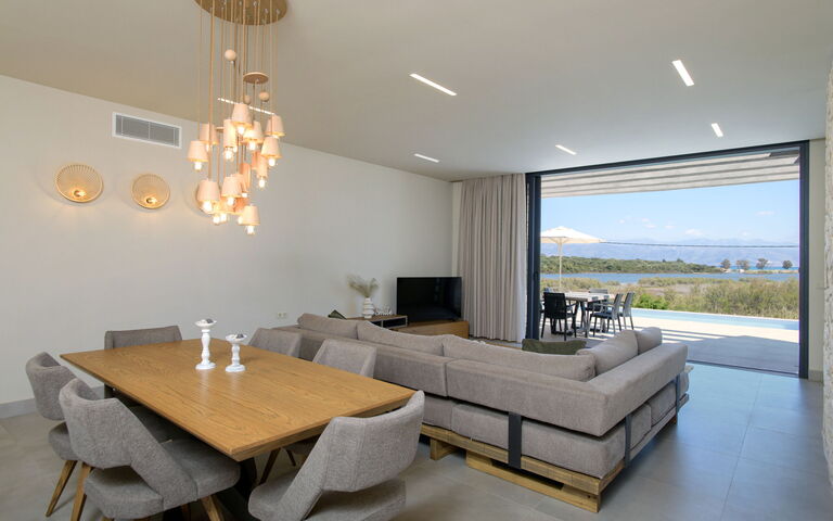 Villa Otter: Dining Room, Living Room