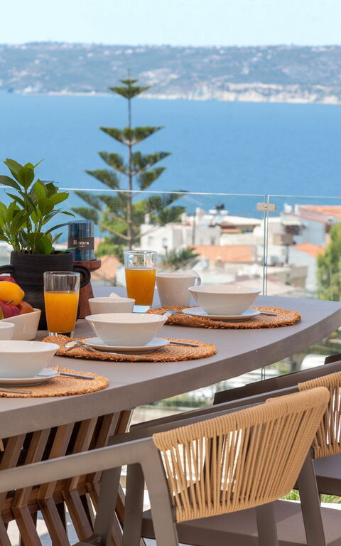 Seaview Lux: Building Exterior, Food, Outdoor