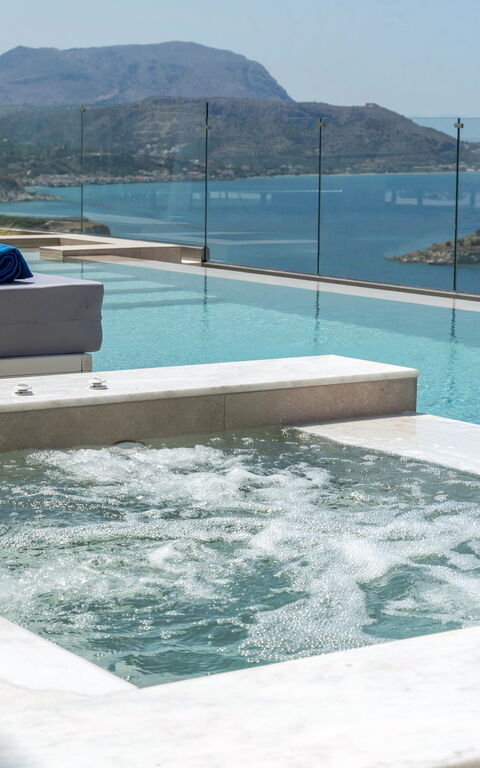 Seaview Lux: Building Exterior, Hot Tub, Outdoor